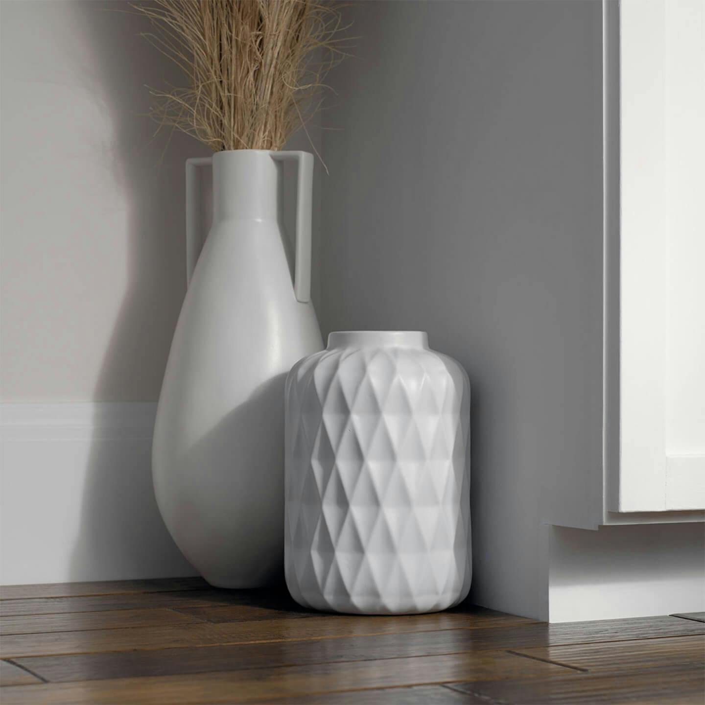 Vases in cool/pure white light, 3000 K