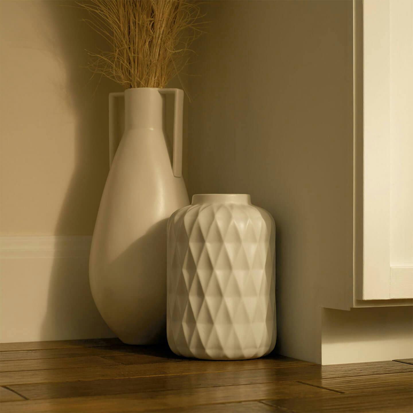 Vases in Extra Warm White light, 2400 K