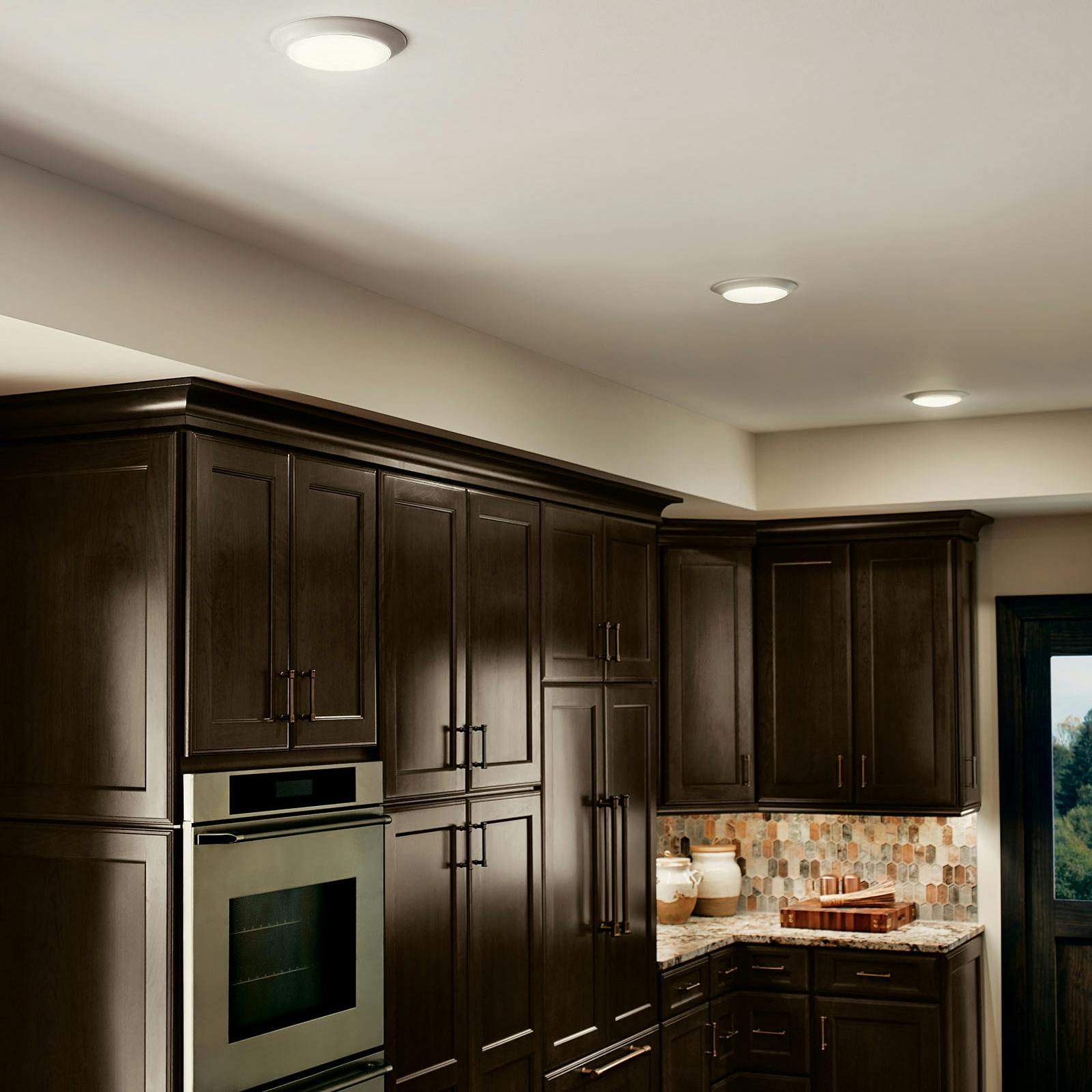 Kitchen featuring 43846WHLED27 and 6T110UH27BK