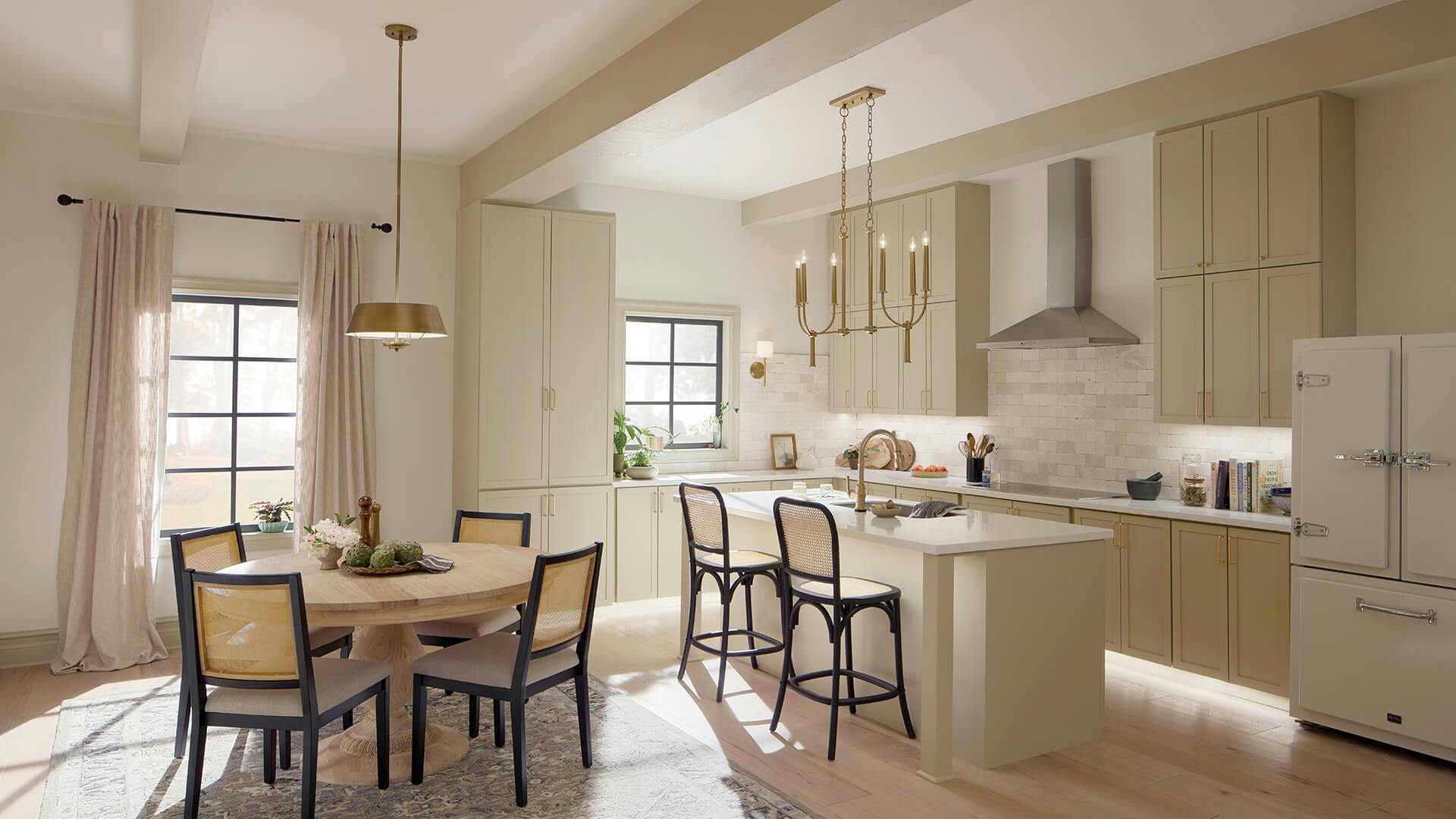 Traditional style kitchen in off white cream shades featuring a Florence pendant lamp